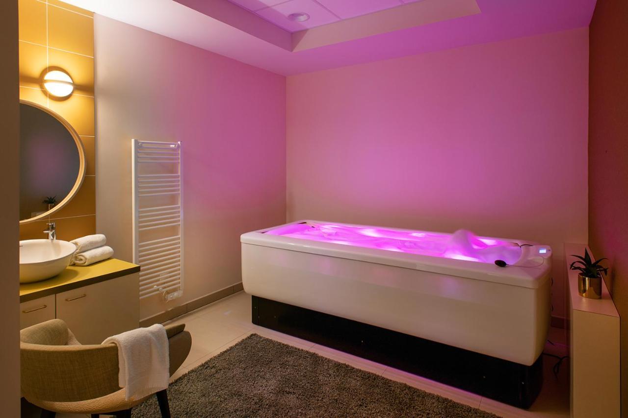Le Criterium Aparthotel Ecouflant Exterior foto