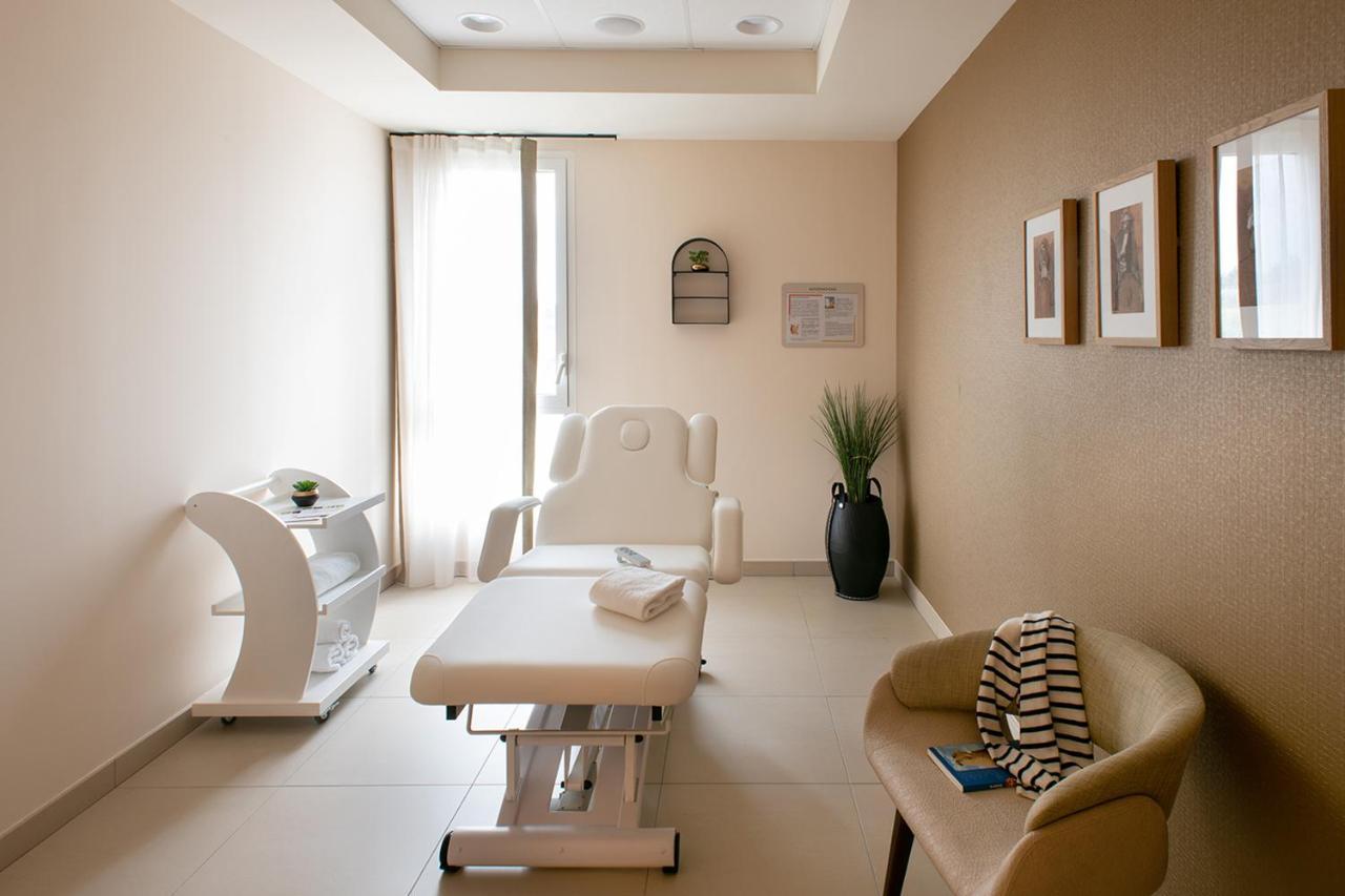 Le Criterium Aparthotel Ecouflant Exterior foto